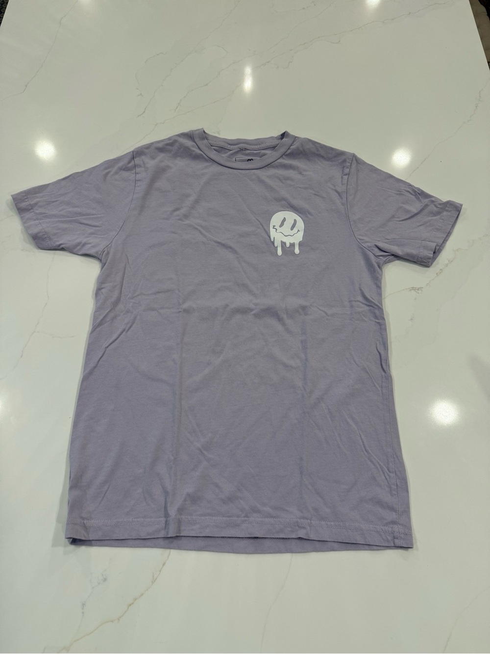 Red Eight Men's Short-Sleeve Graphic Tee in Lavender melting smiley face